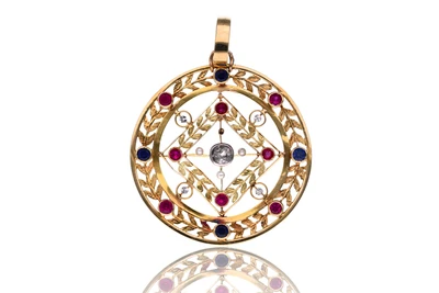 Ciondolo con diamante, rubini, zaffiri e perline - Asta Preziosi