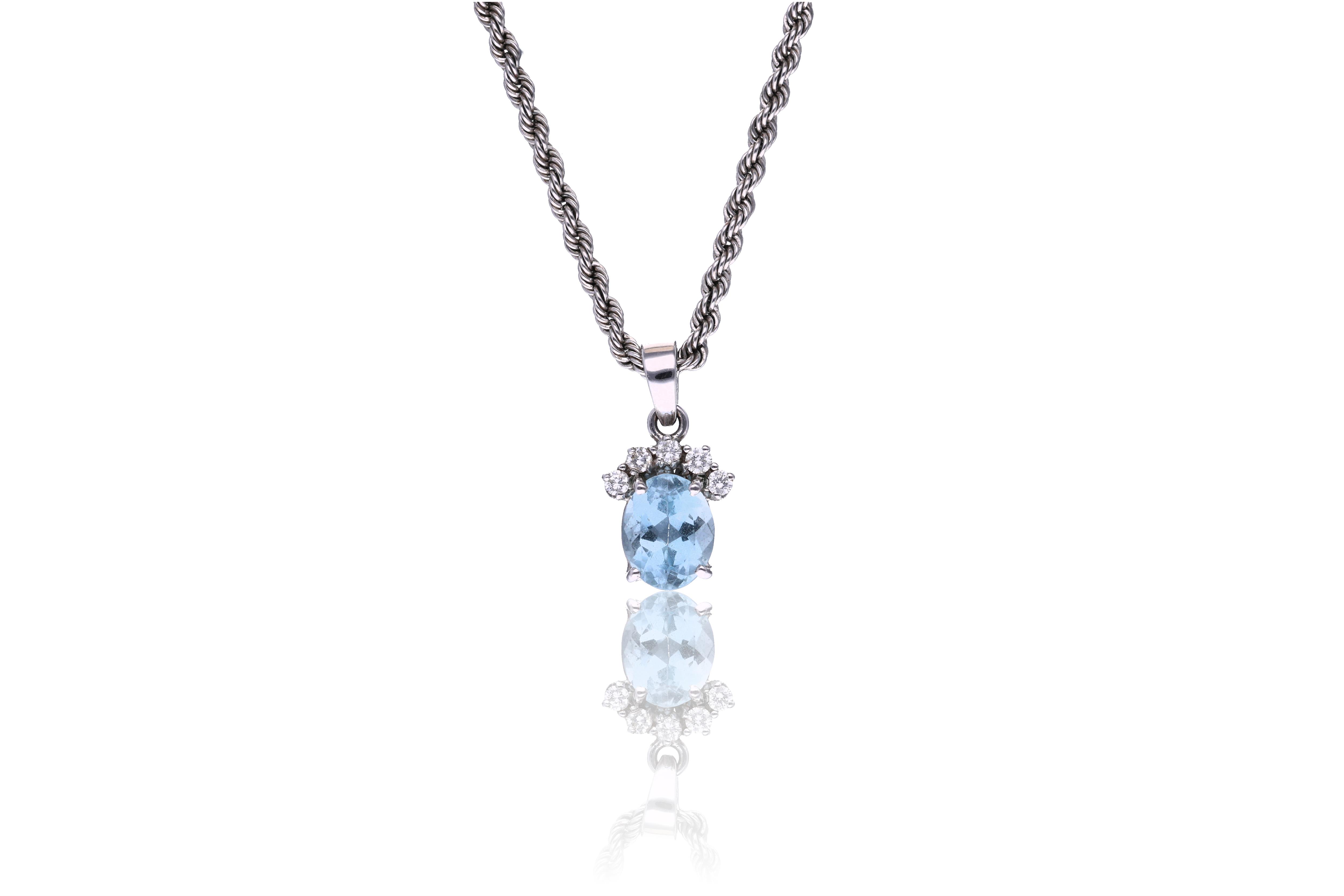 Collana con ciondolo con diamanti e acquamarina - Asta Preziosi