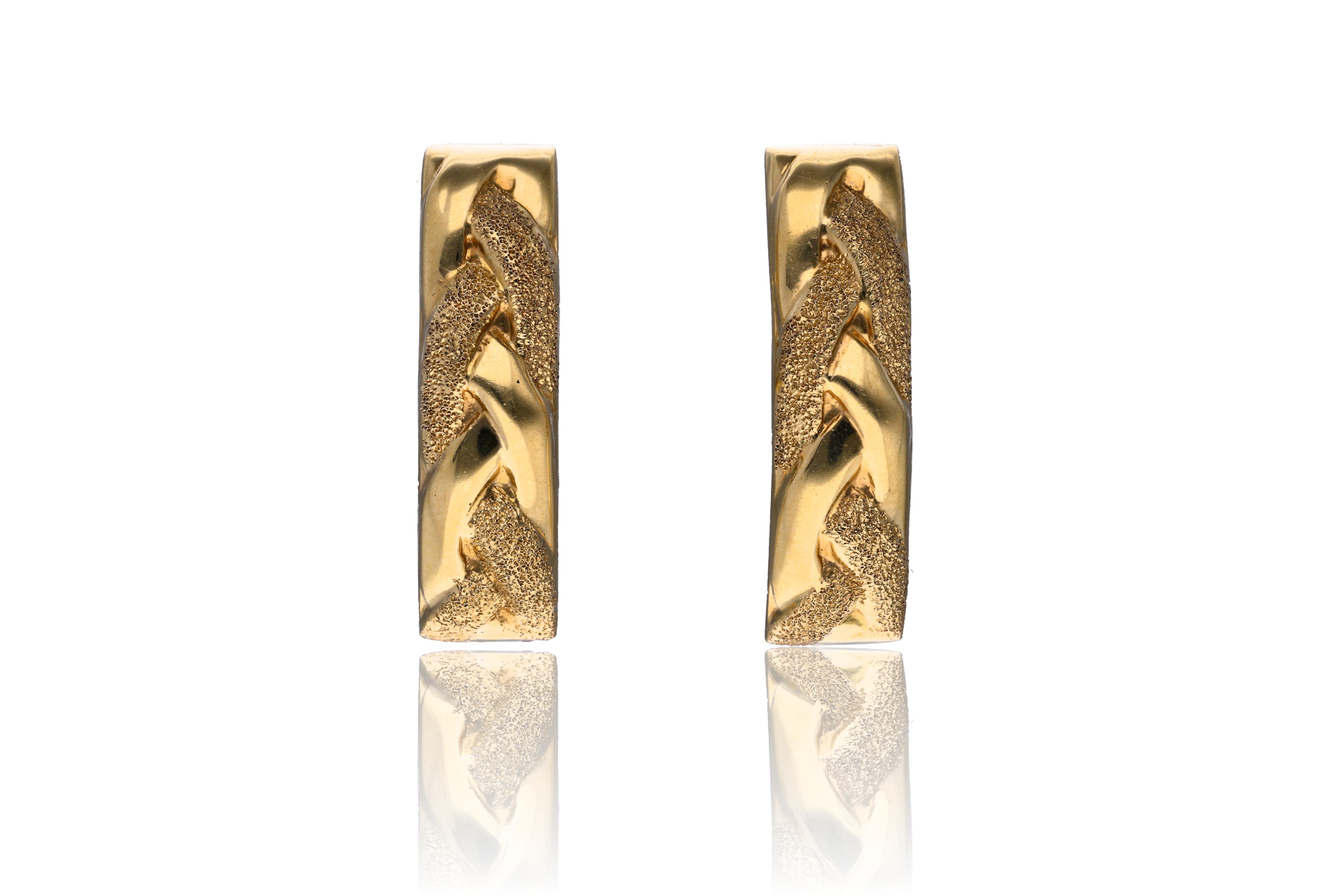 Paio di orecchini in oro - Asta Preziosi