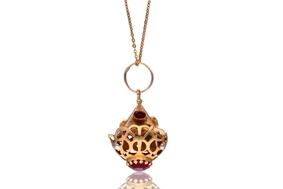 Collana e ciondolo con pietre - Asta Preziosi