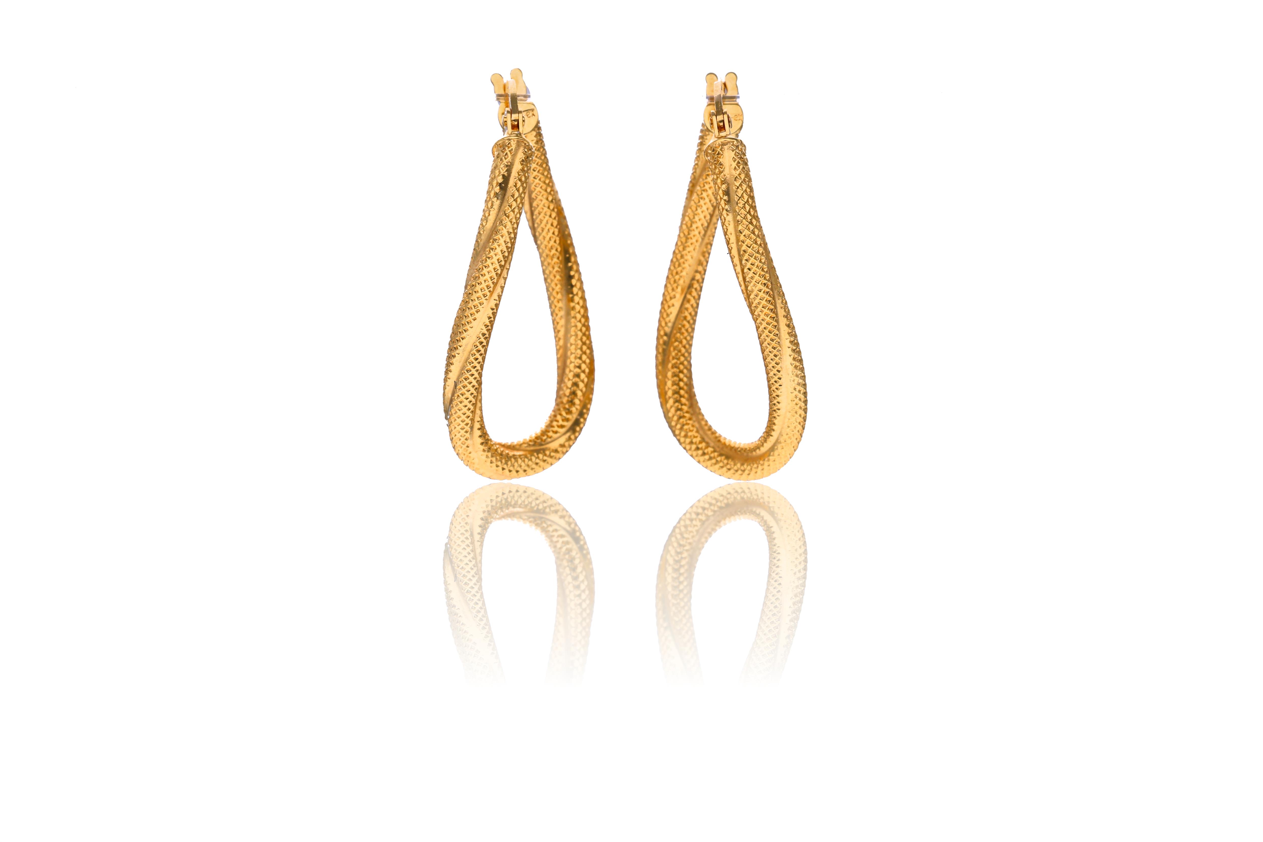 Paio di orecchini in oro - Asta Preziosi