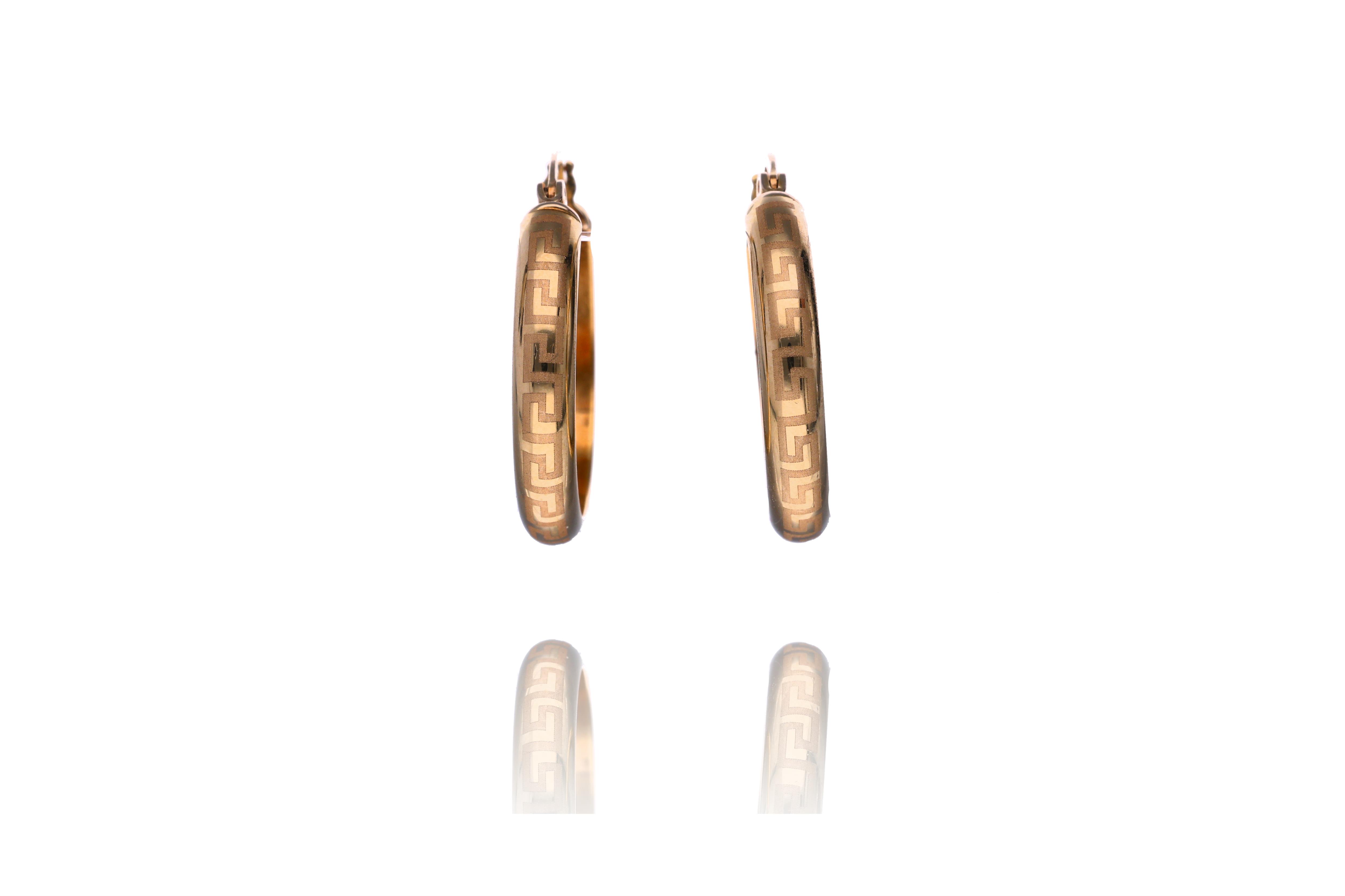 Paio di orecchini in oro - Asta Preziosi