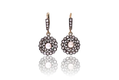 Paio di orecchini con diamanti e perle - Asta Preziosi