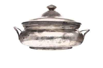 Zuppiera con manici e coperchio in argento - Asta Preziosi