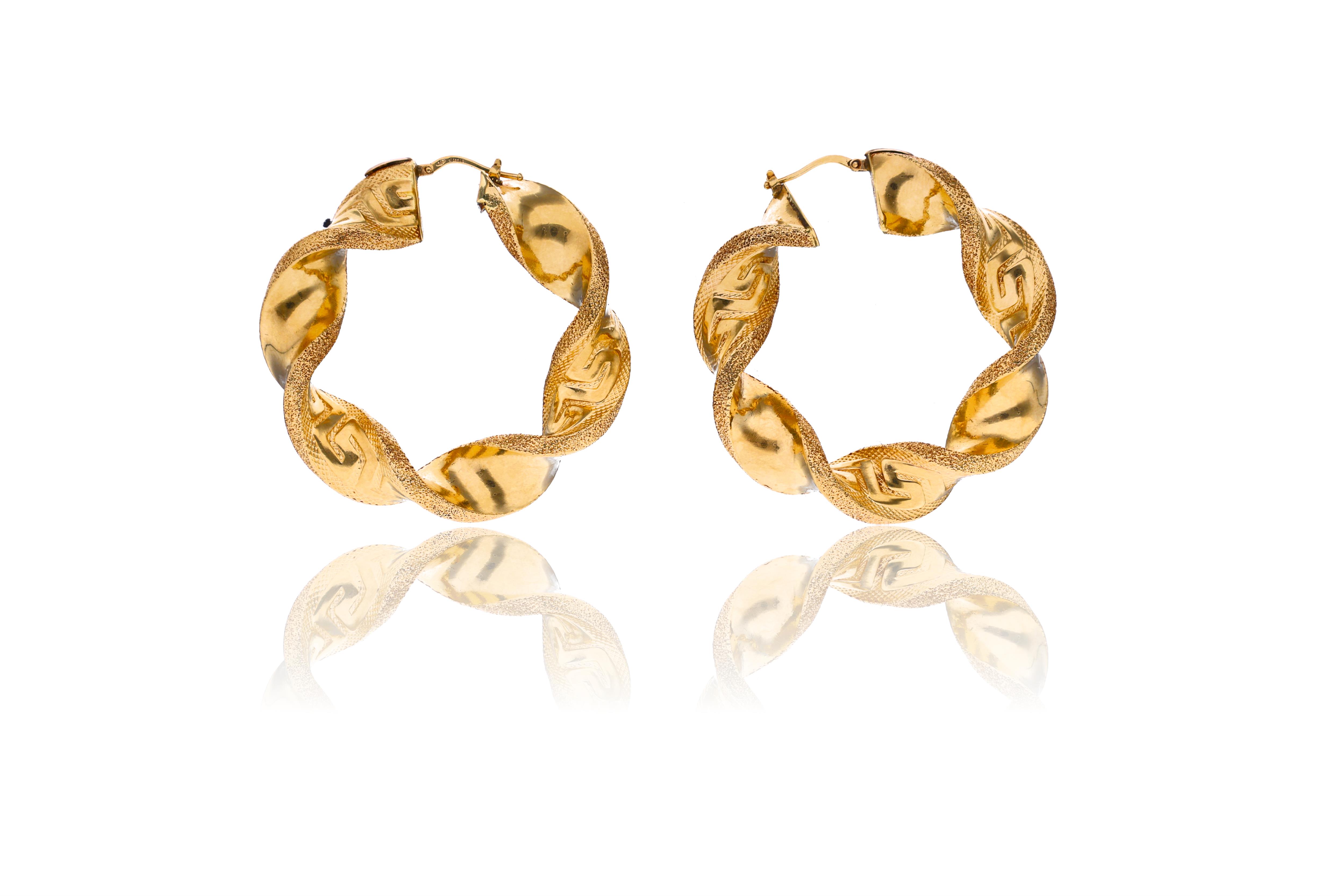 Paio di orecchini in oro - Asta Preziosi