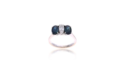 Anello con diamante e zaffiri - Asta Preziosi