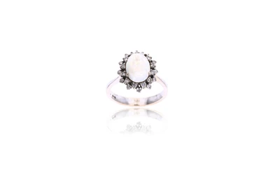 Anello con diamanti e opale - Asta Preziosi