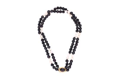 Collana composta da due fili con sfere di granato sfaccettate e perle - Asta Preziosi