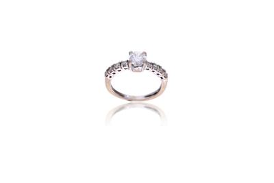 Anello con diamanti in oro bianco - Asta Preziosi