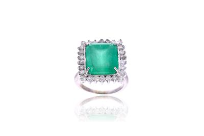Anello con smeraldo e diamanti - Asta Preziosi