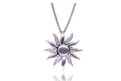 Collana con ciondolo oro e diamanti - Asta Preziosi
