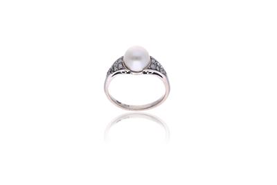 Anello con perla e diamanti - Asta Preziosi