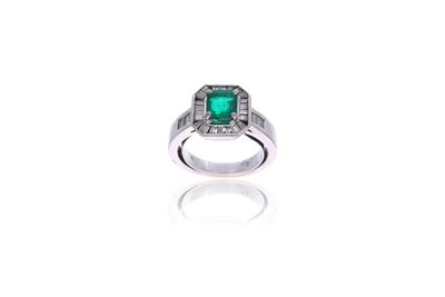 Anello con smeraldo e diamanti - Asta Preziosi
