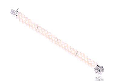 Bracciale con perle coltivate e chiusura con zaffiri in oro - Asta Preziosi