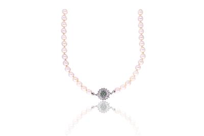 Collana di perle coltivate e chiusura con smeraldi in oro e smeraldi - Asta Preziosi