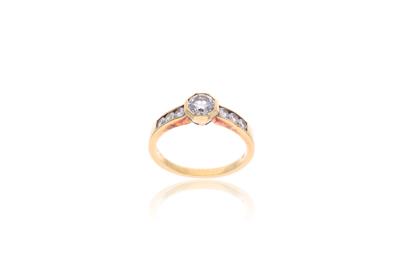 Anello in oro, con diamanti - Asta Preziosi