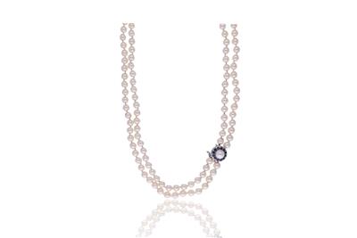 Collana di perle coltivate, chiusura in oro bianco con diamanti, zaffiri e perla coltivata - Asta Preziosi