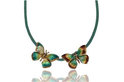 Due ciondoli in oro e smalti - Asta Preziosi