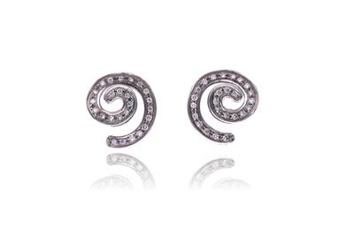 Paio di orecchini, in oro con diamanti - Asta Preziosi