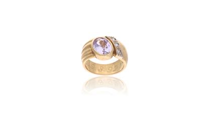 Anello in oro, corindone rosa, diamanti - Asta Preziosi Anello in oro, corindone rosa, diamanti - Asta Preziosi
