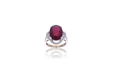 Anello con pietra e diamanti - Asta Preziosi Anello con pietra e diamanti - Asta Preziosi