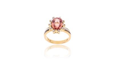 anello con topazio e diamanti - Speciale Gioielli