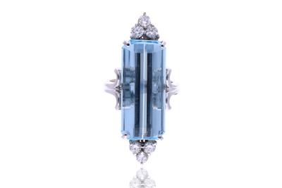 Anello in oro con diamanti e acquamarina - Speciale Gioielli