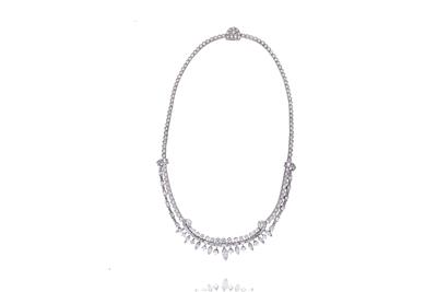 Collana in oro, parti in platino, con diamanti - Speciale Gioielli