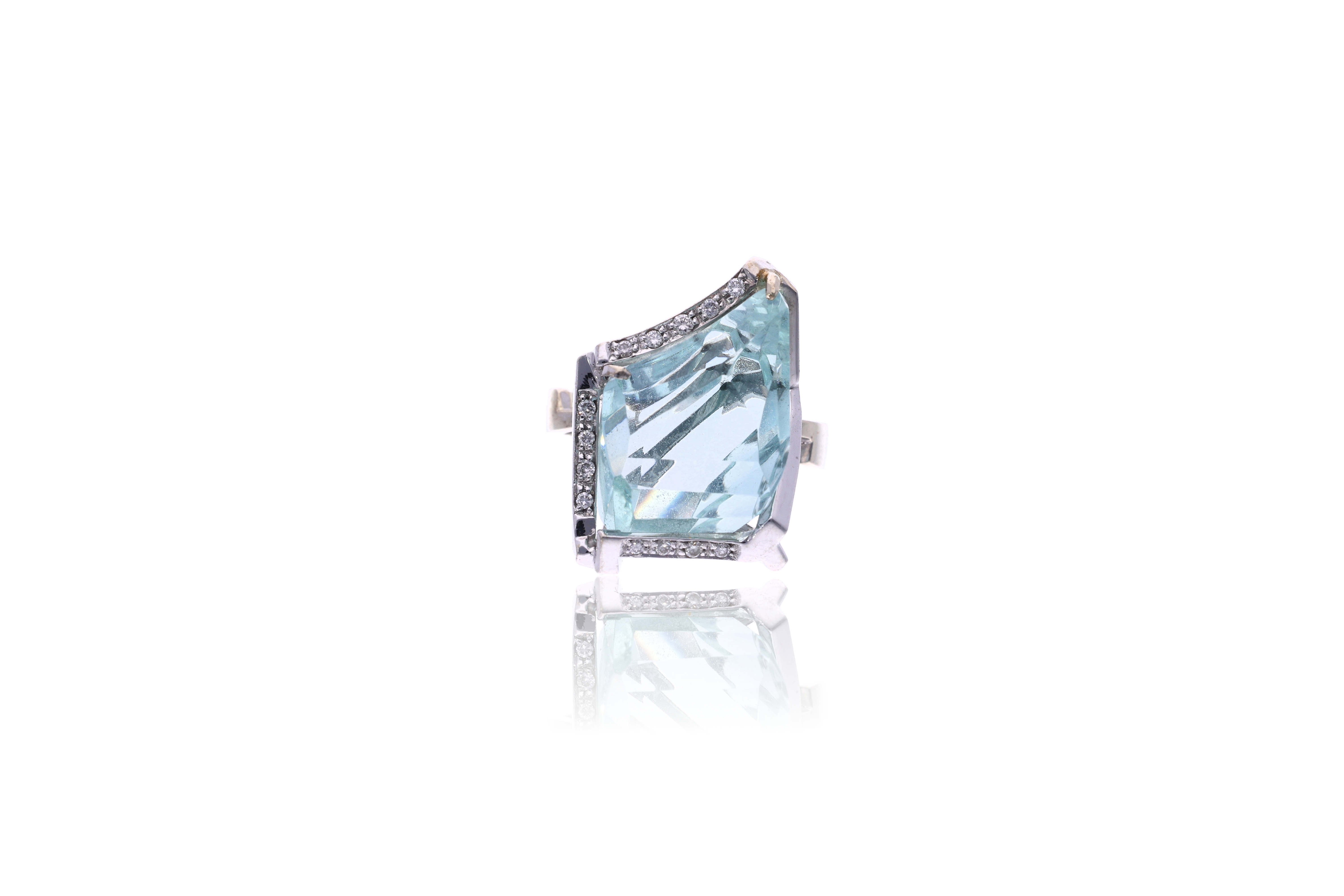 Anello con diamanti e acquamarina - Asta di San Valentino