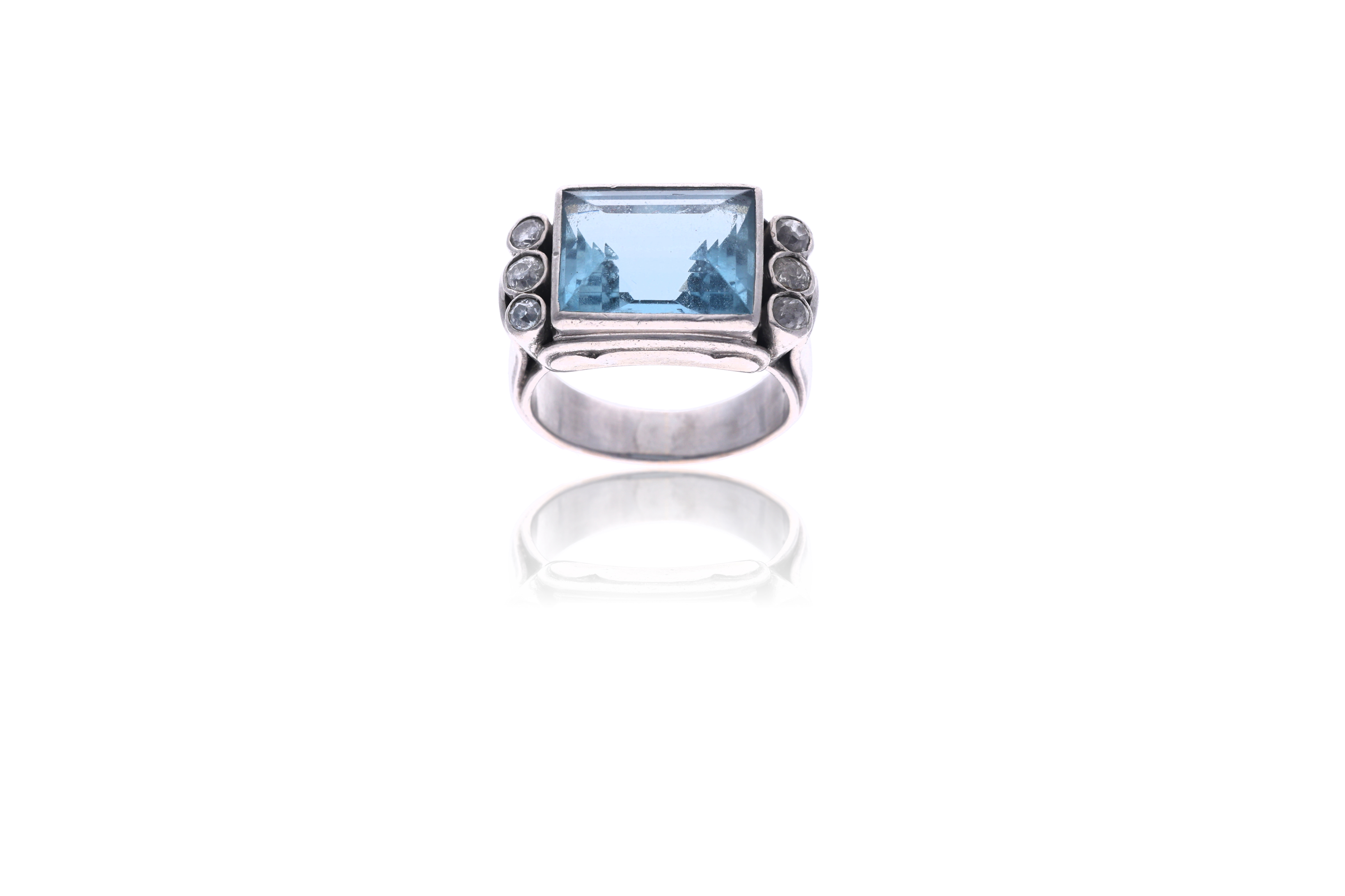 Anello in platino, con diamanti e pietra - Asta di San Valentino