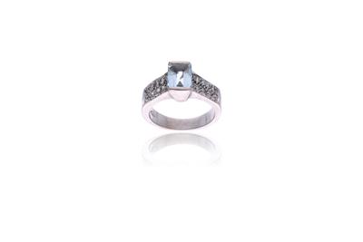 Anello in oro, con diamanti e acquamarina - Asta di San Valentino Anello in oro, con diamanti e acquamarina - Asta di San Valentino