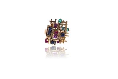 Anello in oro con zaffiri, smeraldi, rubini - Asta di San Valentino Anello in oro con zaffiri, smeraldi, rubini - Asta di San Valentino