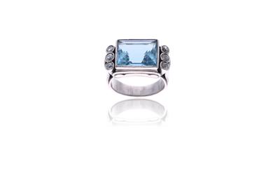 Anello in platino, con diamanti e pietra - Asta di San Valentino Anello in platino, con diamanti e pietra - Asta di San Valentino