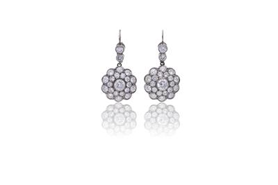 Paio di orecchini con diamanti - Asta di San Valentino Paio di orecchini con diamanti - Asta di San Valentino