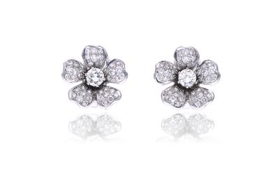 Paio di orecchini con diamanti - Asta di San Valentino Paio di orecchini con diamanti - Asta di San Valentino