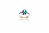 Anello con diamanti e smeraldo - Asta di San Valentino Anello con diamanti e smeraldo - Asta di San Valentino