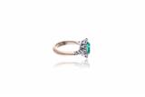 Anello con diamanti e smeraldo - Asta di San Valentino Anello con diamanti e smeraldo - Asta di San Valentino