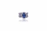 Anello con diamanti e zaffiro - Asta di San Valentino Anello con diamanti e zaffiro - Asta di San Valentino