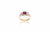 Anello con rubino e diamanti - Asta di San Valentino Anello con rubino e diamanti - Asta di San Valentino