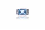 Anello in platino, con diamanti e pietra - Asta di San Valentino Anello in platino, con diamanti e pietra - Asta di San Valentino