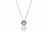 Collana e ciondolo a forma di fiore con diamanti - Asta di San Valentino Collana e ciondolo a forma di fiore con diamanti - Asta di San Valentino