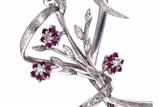 Spilla con diamanti e rubini - Asta di San Valentino Spilla con diamanti e rubini - Asta di San Valentino