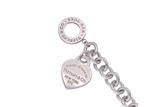 Tiffany e Co., collezione Return to Tiffany, bracciale con ciondolo a forma di cuore - Asta di San Valentino Tiffany e Co., collezione Return to Tiffany, bracciale con ciondolo a forma di cuore - Asta di San Valentino