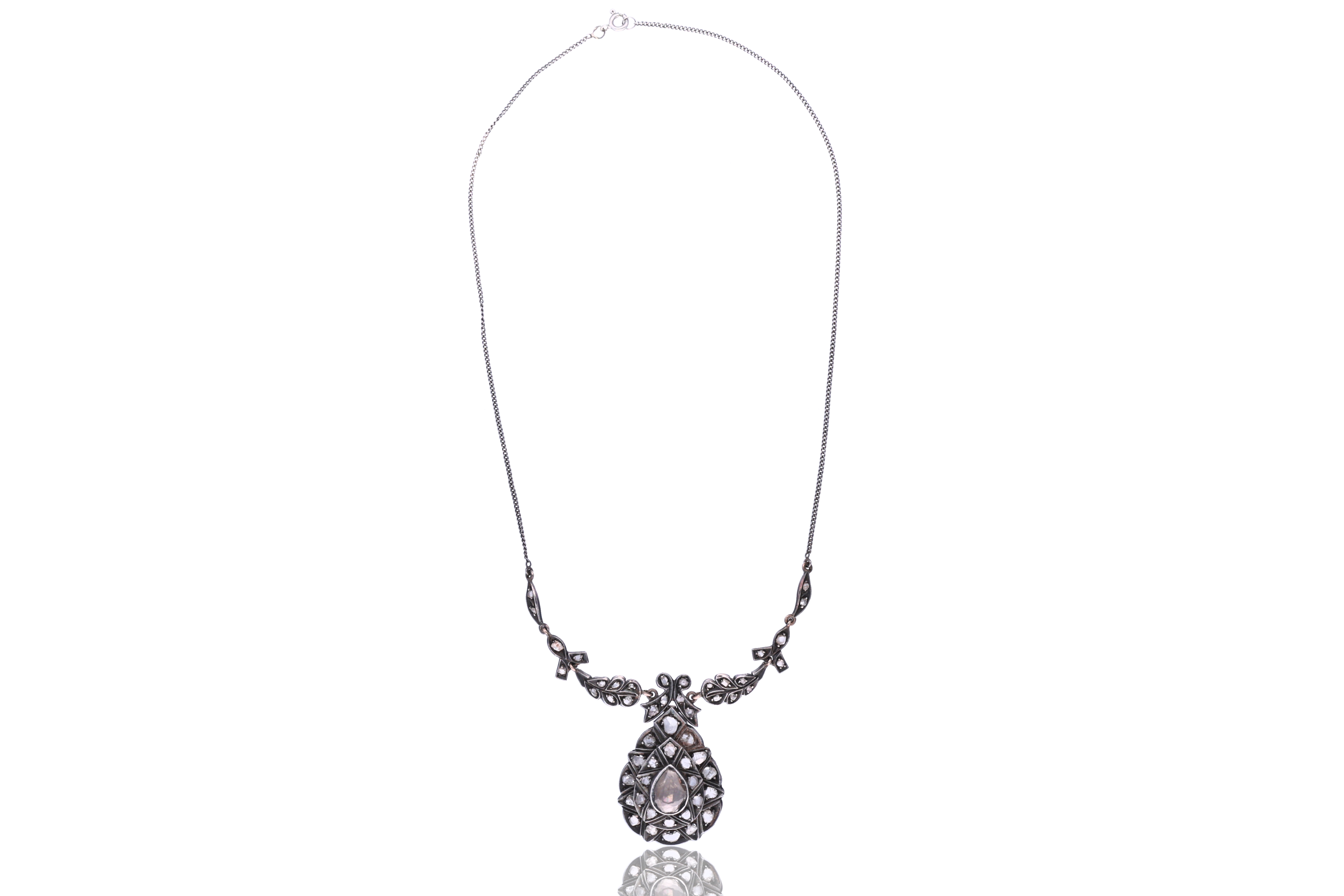 Collana e pendente con diamanti - Asta di Pasqua