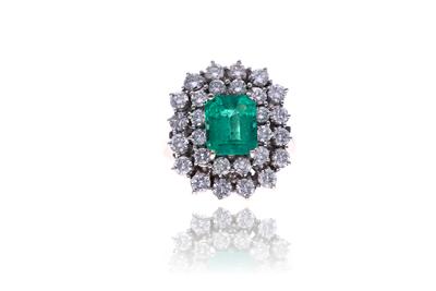 Anello con smeraldo e diamanti - Asta di Pasqua Anello con smeraldo e diamanti - Asta di Pasqua