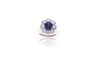 Anello con zaffiro e diamanti - Asta di Pasqua Anello con zaffiro e diamanti - Asta di Pasqua