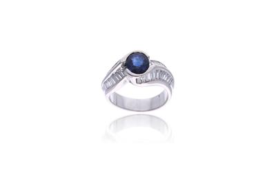 Anello con zaffiro e diamanti - Asta di Pasqua Anello con zaffiro e diamanti - Asta di Pasqua