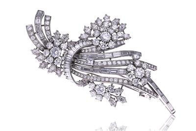 Spilla, in platino con diamanti - Asta di Pasqua Spilla, in platino con diamanti - Asta di Pasqua