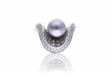 Anello con diamanti e perla - Asta di Pasqua Anello con diamanti e perla - Asta di Pasqua