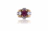 Anello con diamanti e rubino cabochon - Asta di Pasqua Anello con diamanti e rubino cabochon - Asta di Pasqua